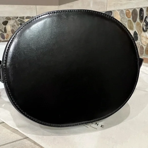 Sezane Gary black real leather bucket bag - Picture 5 of 11